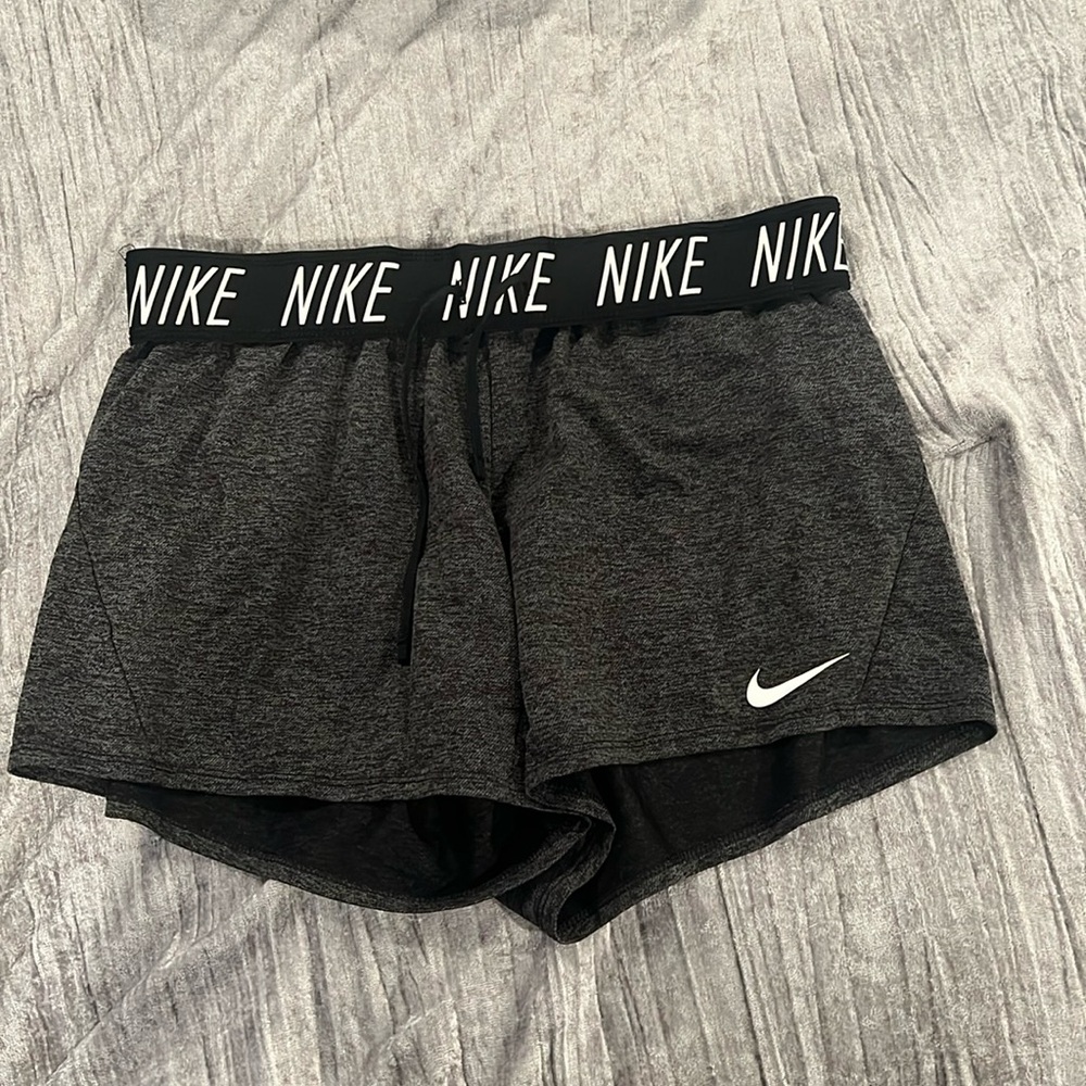 Nike shorts size medium
